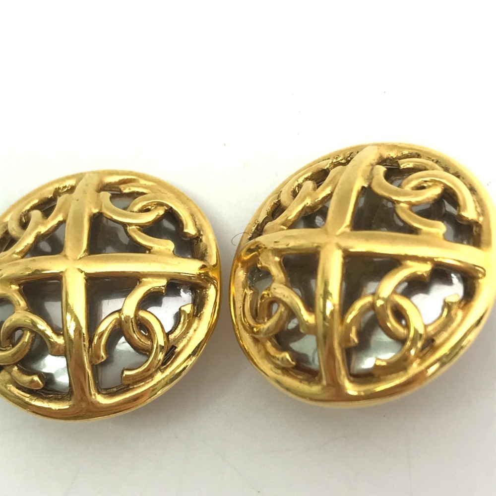 CHANEL Authentic Vintage Gold Earrings - Picture 3 of 6
